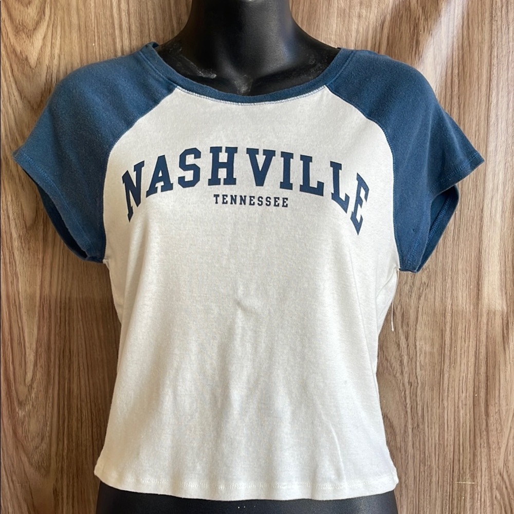 NWT Nashville Graphic Women's Blue and White Top size XL